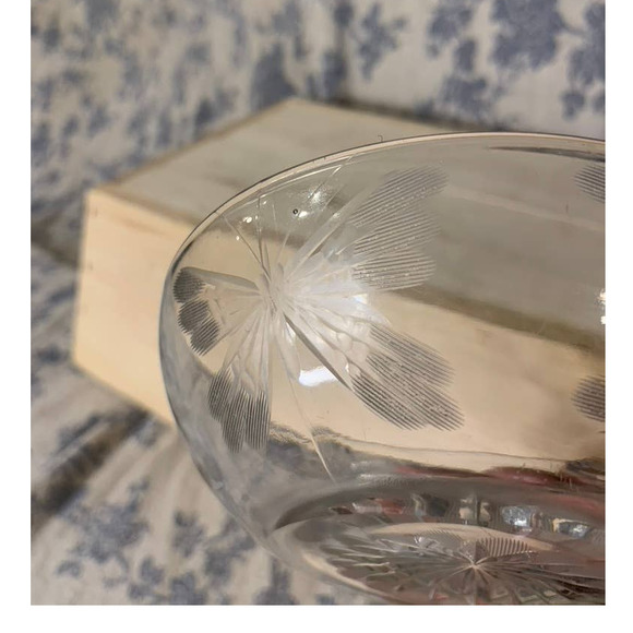 Vintage Etched Glass Butterfly Flowers Nappy Bowl with Handle - Picture 2 of 10